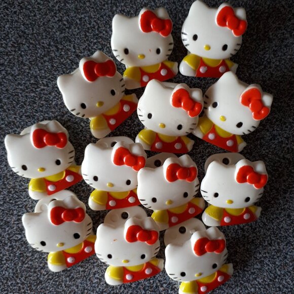 12 Pieces Hello Kitty Paper Clips For School or Home String Decor - Picture 1 of 3